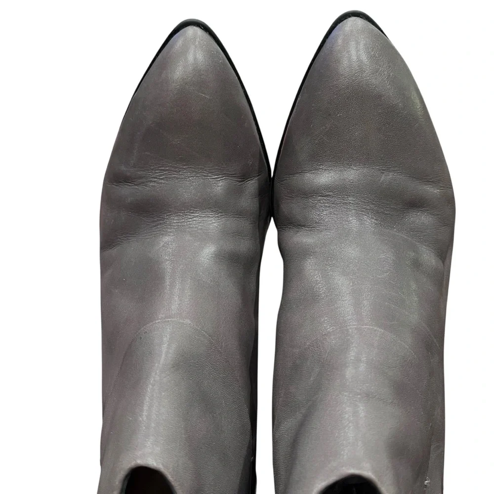 B. Makowsky Gray Leather Ankle Boots Block Heel Back Zip Pointed Curvy Booties
